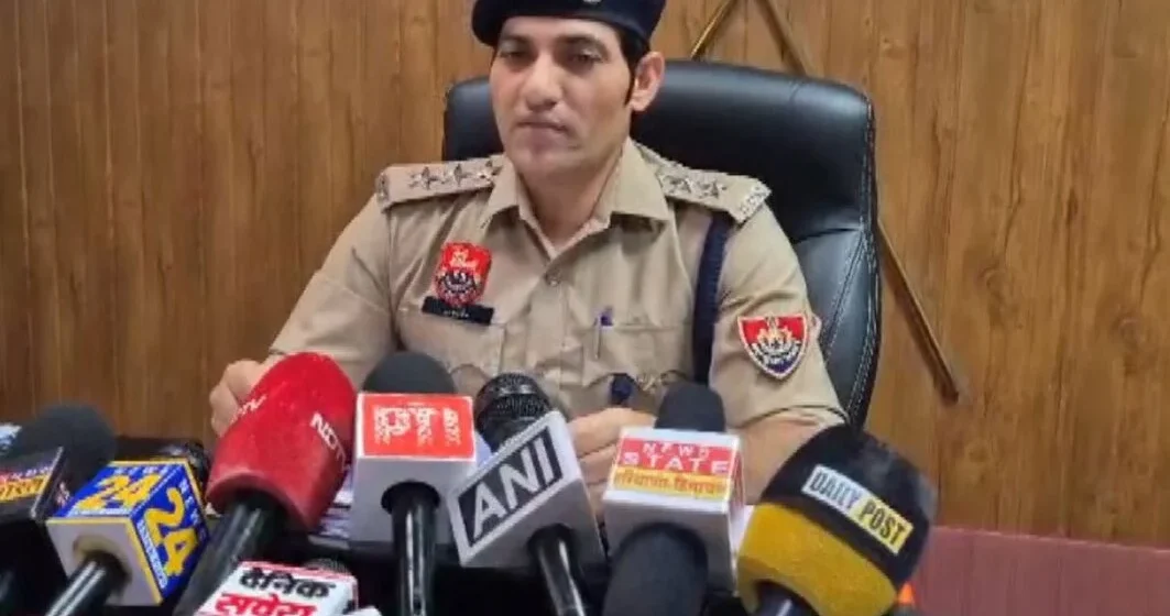 Gurugram-Police-detain-13-suspected-Bangladeshi-nationals-for-illegal-stay-1063x700 Gurugram Police detain 13 suspected Bangladeshi nationals for illegal stay, initiate deportation process